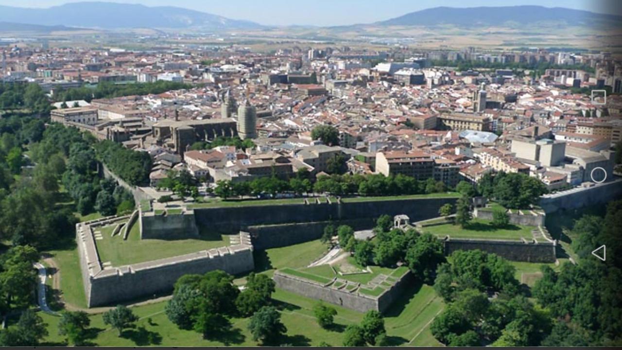 La Terraza De Zahara Apartment Pamplona Bagian luar foto
